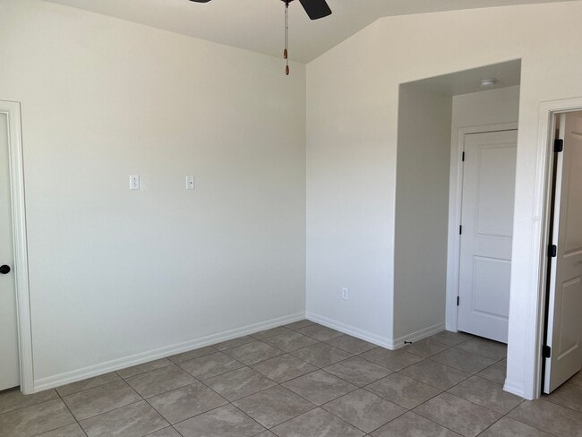 Building Photo - Newer San Luis Home available for Rent - 3...