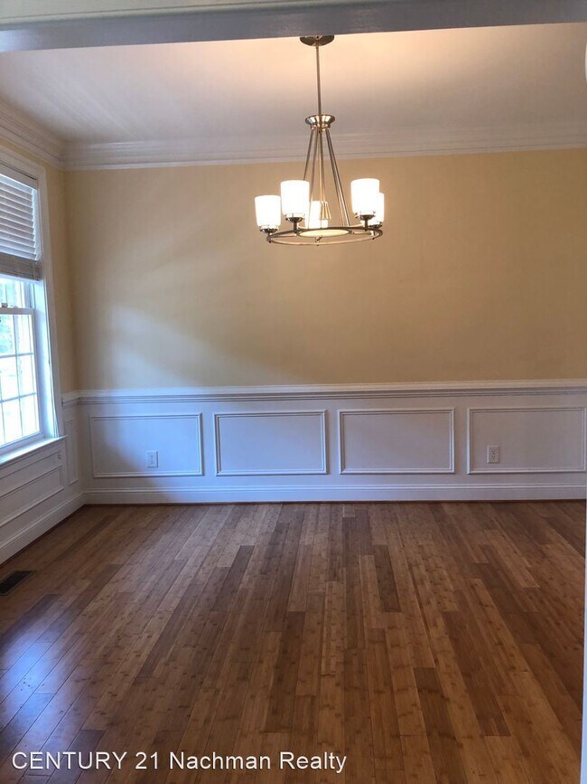 Building Photo - 5 br, 4.5 bath House - 116 Manhoac Run