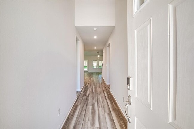 Building Photo - 107 Greenspire Downs Dr