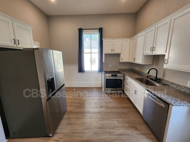 Building Photo - 2908 10th Ave