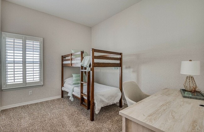 Building Photo - Eastside area for Short or Long Term Rental(Completely Furnished) Beautiful 4 bed/2 baths