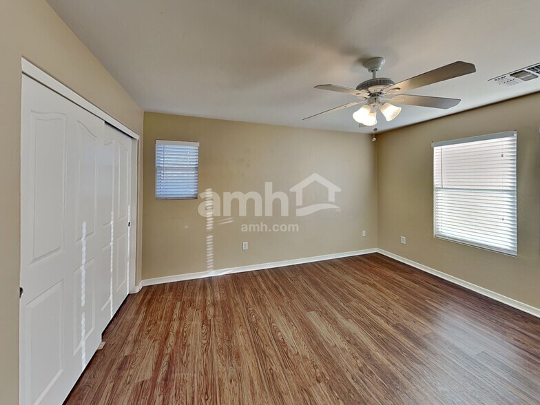 Building Photo - 245 W Paseo Celestial