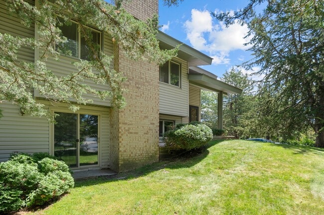 Building Photo - 9774 Dorset Ln