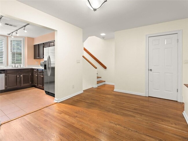 Building Photo - 206 6th St NE