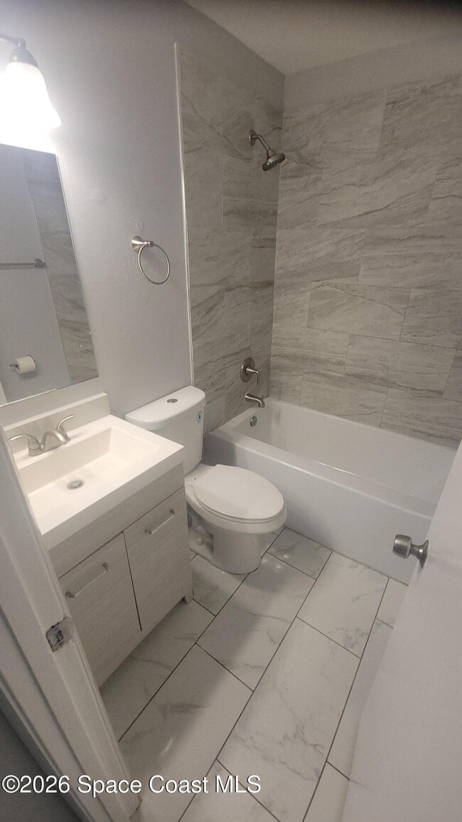 Building Photo - 737 Geoffrey Ave SW