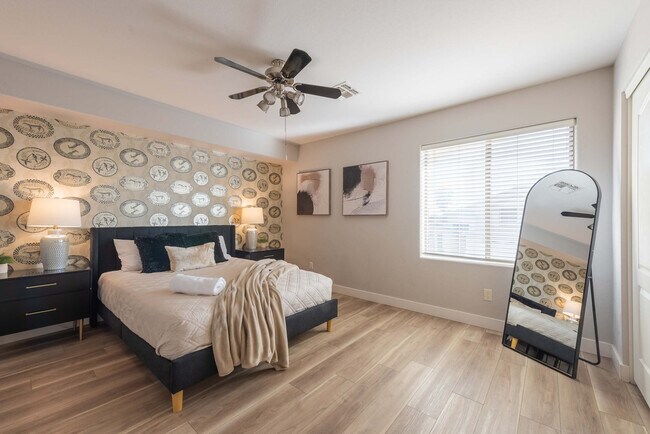 Building Photo - 5924 E Woodridge Dr