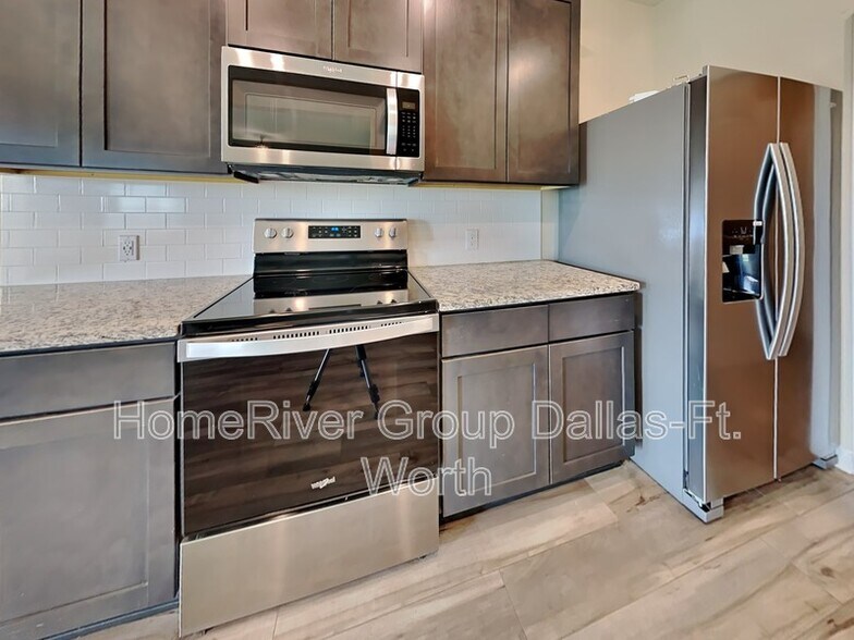 Building Photo - 2013 Dahlia Way