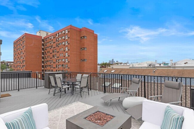 Building Photo - 61 Bleecker St