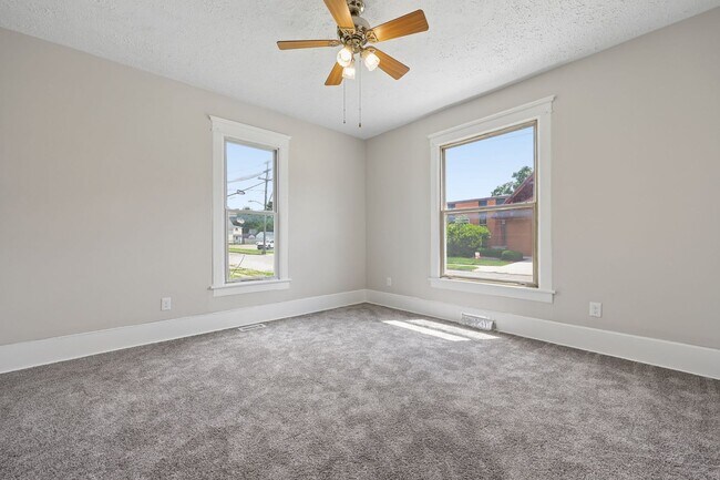 Building Photo - 3 Bed, 1 Bath Home with Fenced Backyard | Fresh Updates Throughout | Newark, OH