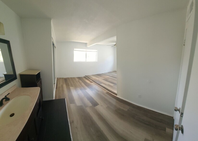 Building Photo - 1631 Van Horne Ln