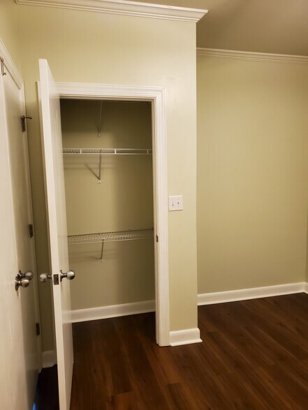 Building Photo - 411 W Washington St