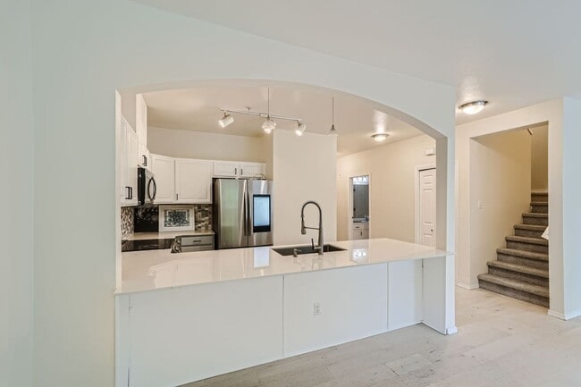 Building Photo - Gorgeous 3 Bed 2.5 Bath Condo @ The Desira...