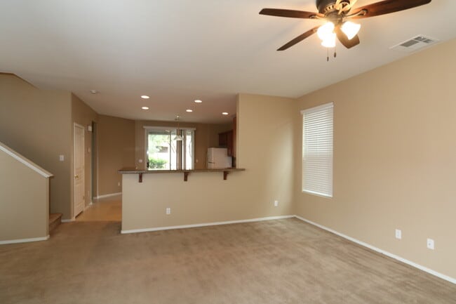 Building Photo - Beautiful Spacious 4 Bedroom Home!