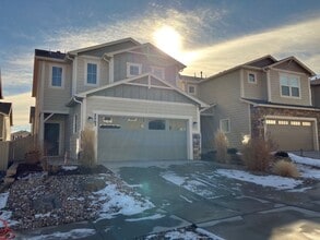 Building Photo - 3 Bed 2.5 Bath Home with AC!