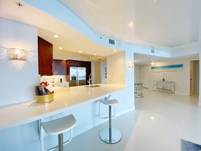 Building Photo - 3000 N Ocean Dr