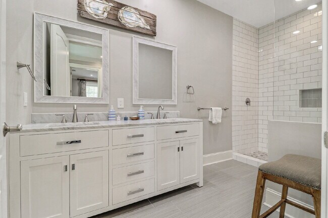 Building Photo - Private, Low Country Residence for Rent!