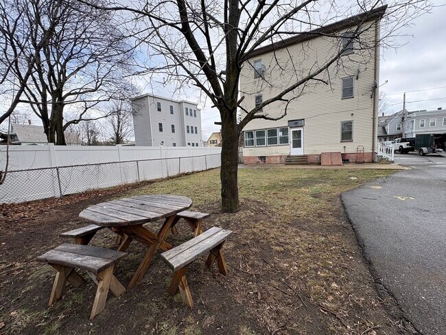 Building Photo - 131 5th St