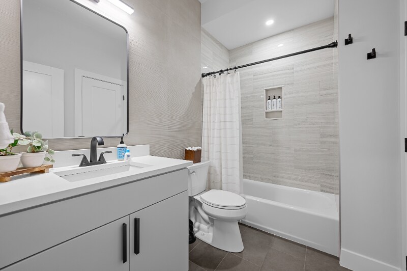 Building Photo - 416 Main St