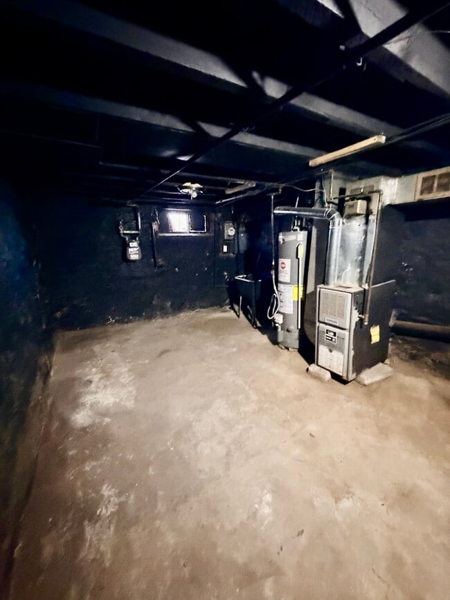 Building Photo - 252 E Cambria St