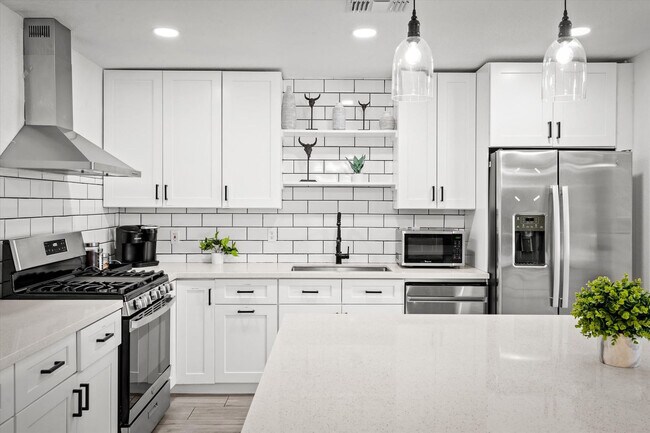 Building Photo - 4920 N 85th St