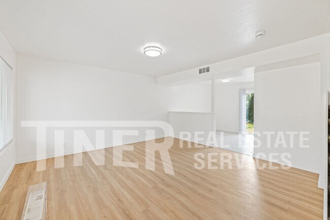 Building Photo - 6169 Oakgreen Cir