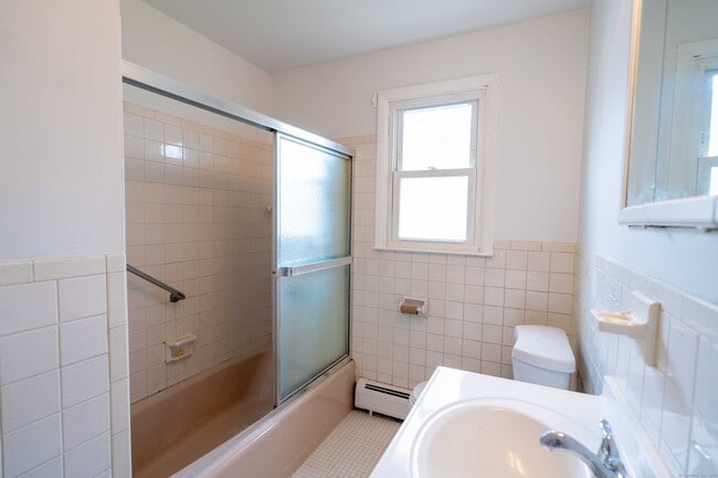 Building Photo - 326 Grovers Ave