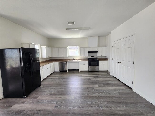 Building Photo - 6103 Lacey Oak Dr