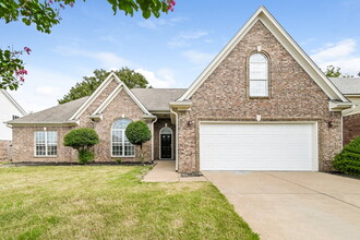 Building Photo - 2552 Pyramid Dr