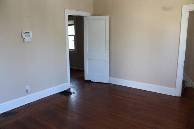 Building Photo - 2311 Nicholson Ave