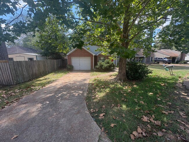 Building Photo - 2012 Red Oak Dr