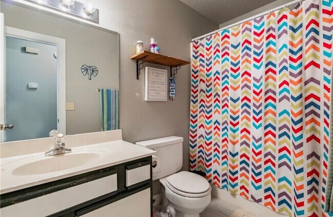 Guest Bathroom - 707 E Eastview Dr
