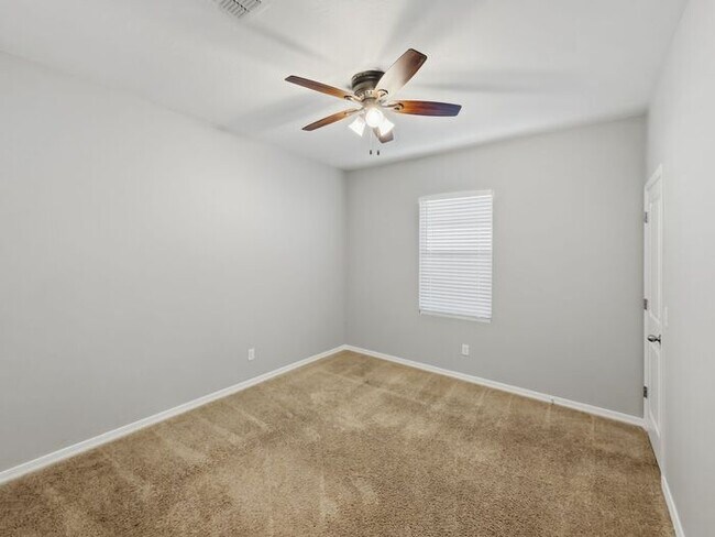 Building Photo - Spacious 4 Bedroom, 3 Bathroom home in Litchfield Park!