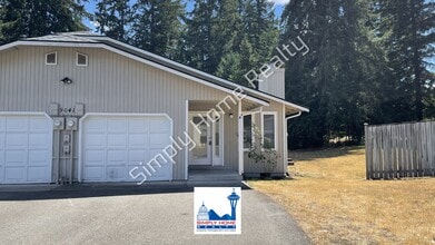Building Photo - LUXURY DUPLEX RENTAL WITH SPACIOUS BACKYARD