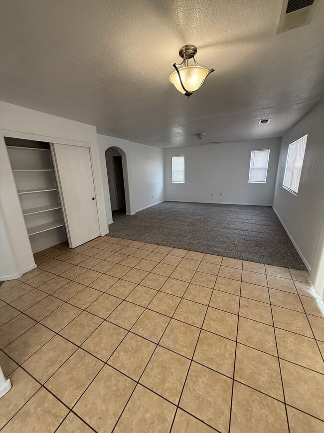 Building Photo - Spacious 5-Bedroom Home with 2 Living Areas – 2,270 Sq Ft Near Porter Dr.