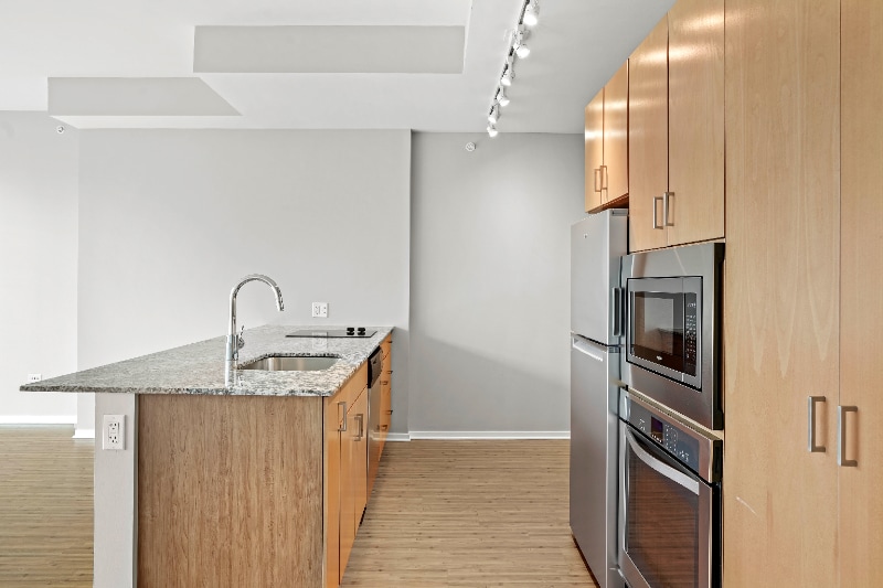 Building Photo - 450 N St Clair St