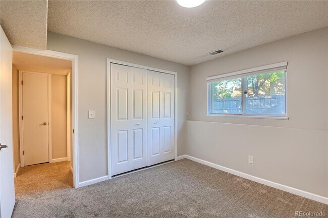 Building Photo - 10419 Iris Way