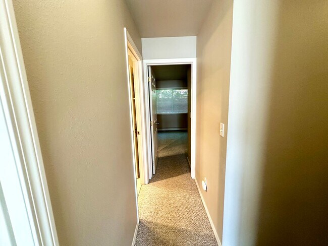 Building Photo - Introducing the Perfect Townhouse Steps Away from Central WA University!