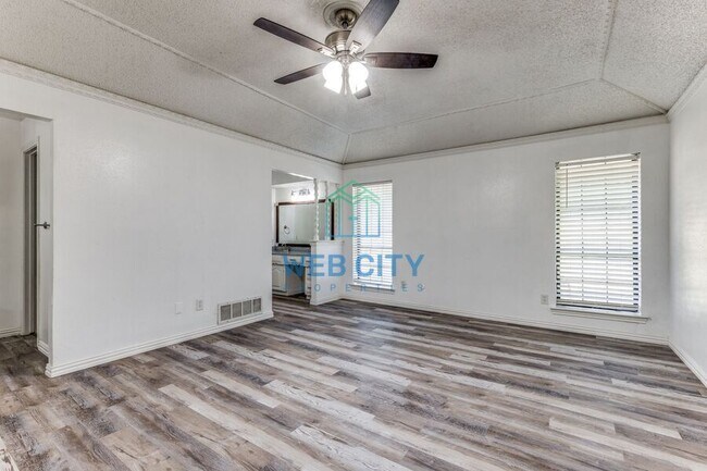 Building Photo - 212 Harris Dr