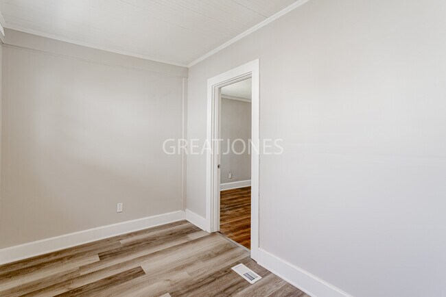 Building Photo - Charming 2 Bedroom in Greenville!