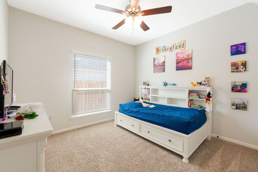 Building Photo - 2011 Cutleaf Dr