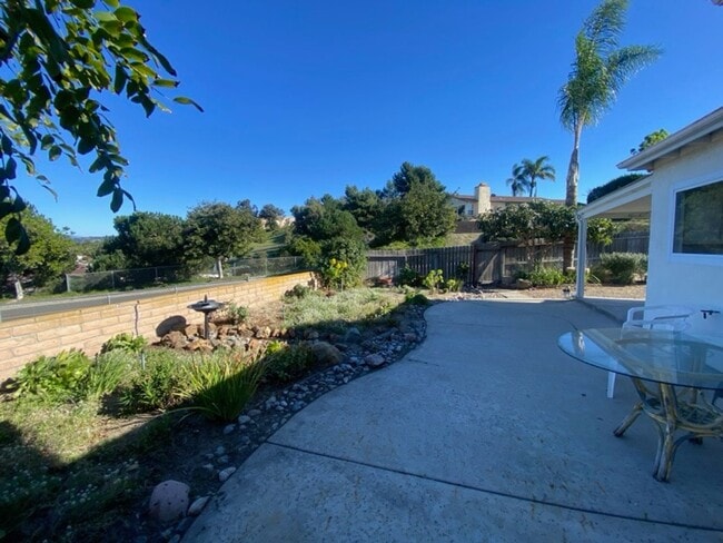 Building Photo - Cozy 2 Bed 1 Bath in the Peacock Hills 55+ Community!