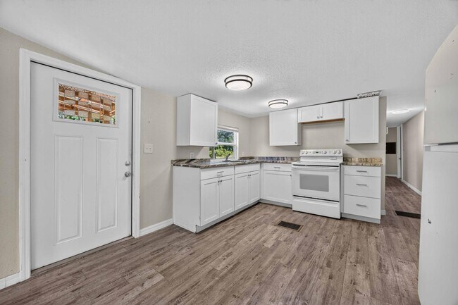 Building Photo - 6451 Spinner Dr