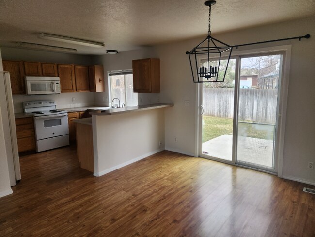 Building Photo - 1427 W Roberts Pl