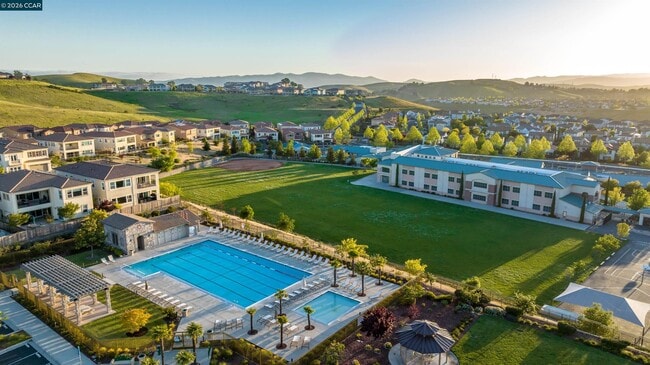 Building Photo - 2004 Drysdale St