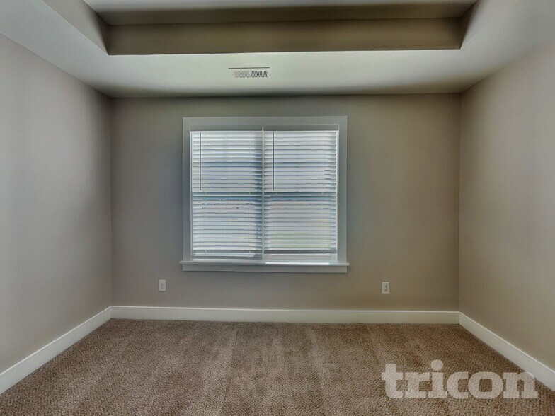 Building Photo - 8 Golden Crk Trl