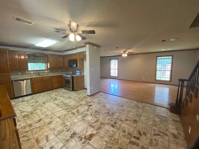 Building Photo - 3400 Spurlock Rd