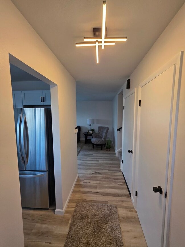 Building Photo - 4 bedroom Rental in Bettendorf