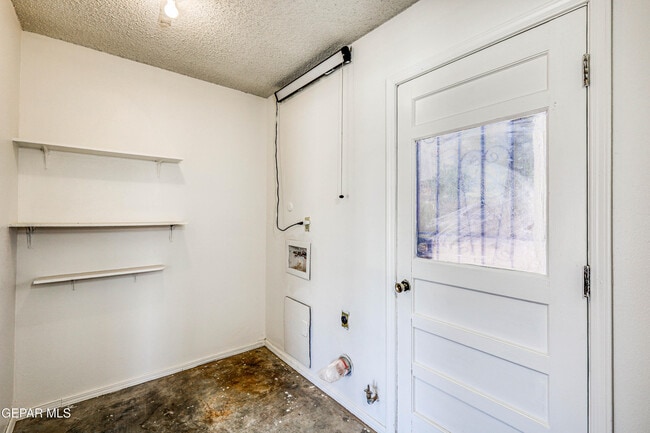Building Photo - 3008 Gaston Dr