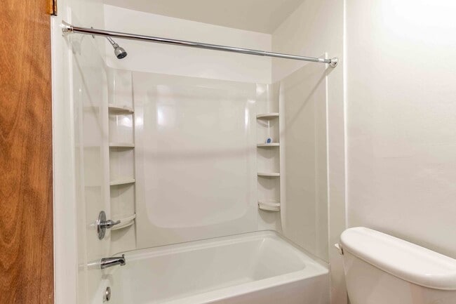 Building Photo - Private 2 Bedroom 1 Bath Condo in Goshen V...