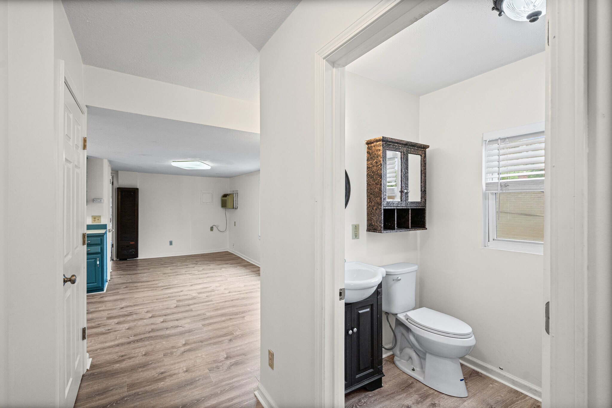 Entryway/Bathroom 1/Living Room - 504 Blue Ridge Blvd